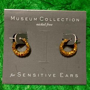 Museum Collection Nickel Free Gold-tone small hammered hoop earrings NEW!